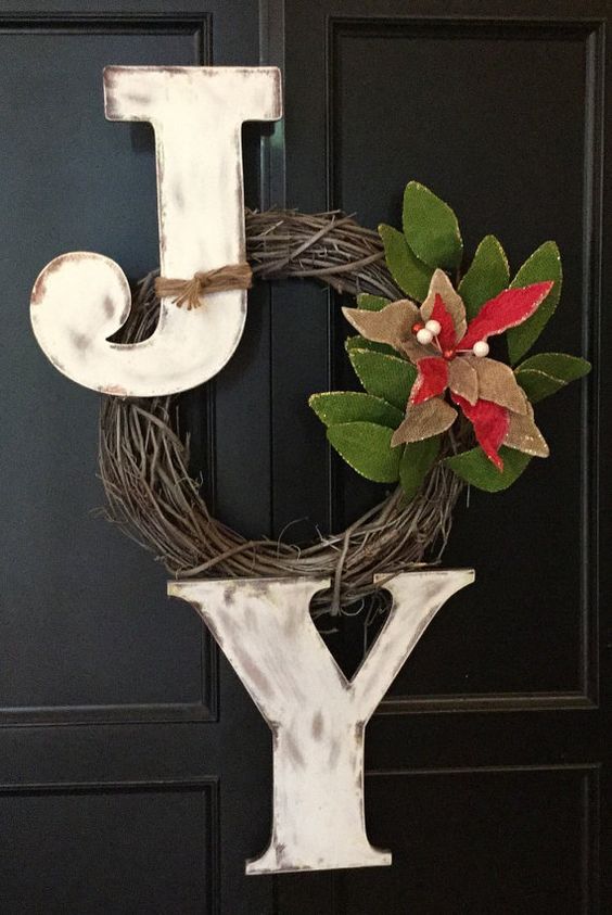 Joy Wreath | 25+ Beautiful Christmas Wreaths