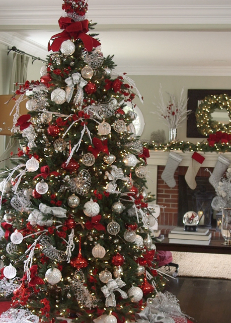 Red, White and Sparkle Christmas Tree
