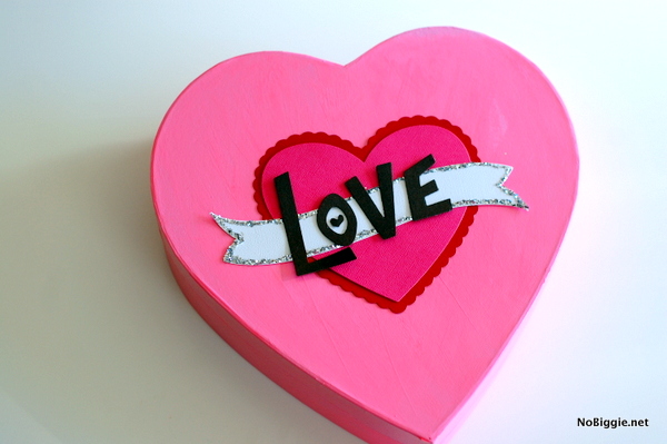 DIY Heart shaped box for Valentine's Day | 25+ Valentine Boxes for Girls