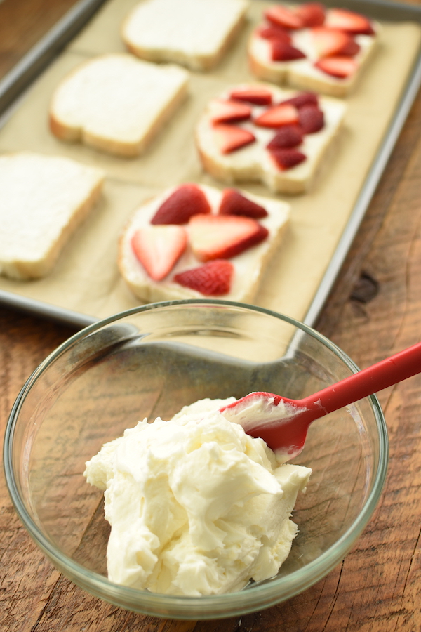strawberry french toast with sweet cream cheese | NoBiggie.net