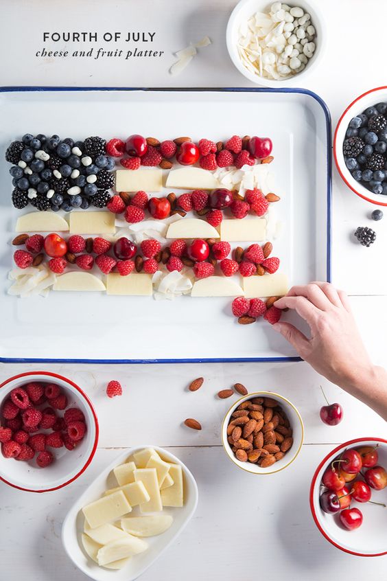 cheese and fruit platter for the 4th of July | 25+ MORE 4th of July Party Ideas