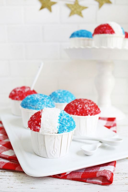snow cone cupcakes | 25+ MORE 4th of July party ideas