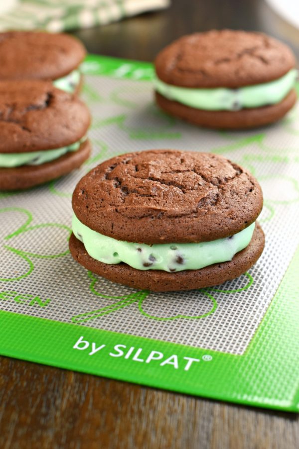 Mint Chocolate Chip Whoopie Pies | 25+ Whoopie Pies