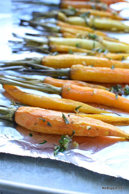 Garlic Rosemary Roasted Carrots | NoBiggie.net