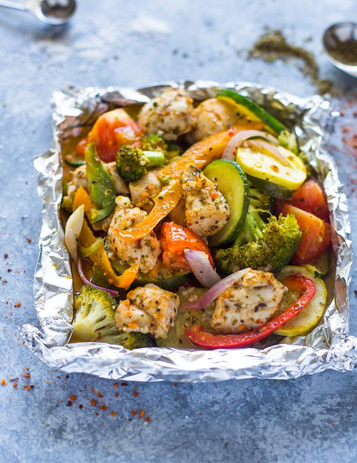 Easy Baked Italian Chicken and Veggie Foil Packets | 25+ Foil Packet Dinners
