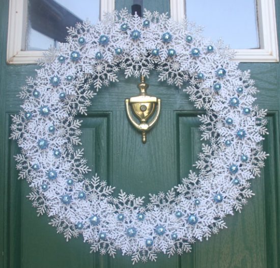 Snowflake Wreath | 25+ MORE Beautiful Christmas Wreaths