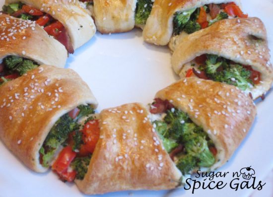 Bacon and Broccoli Wreath | 25+ Food Party Ring Ideas