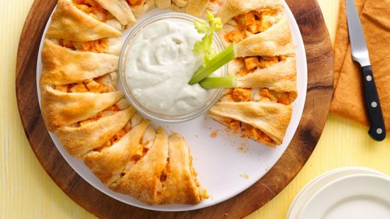 Buffalo Chicken Crescent Ring | 25+ Food Party Ring Ideas