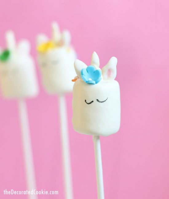 Unicorn Marshmellow Pops | 25+ Unicorn Party Ideas