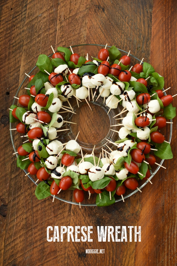 caprese wreath holiday appetizer | 25+ Holiday Party Appetizers