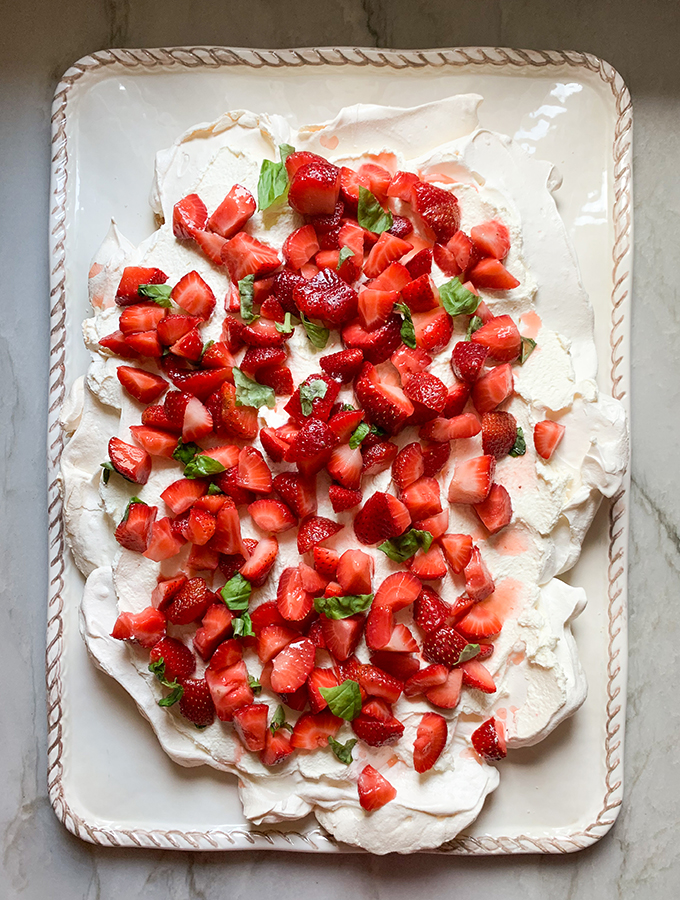 Strawberry Pavlova | 25+ Desserts to feed a crowd