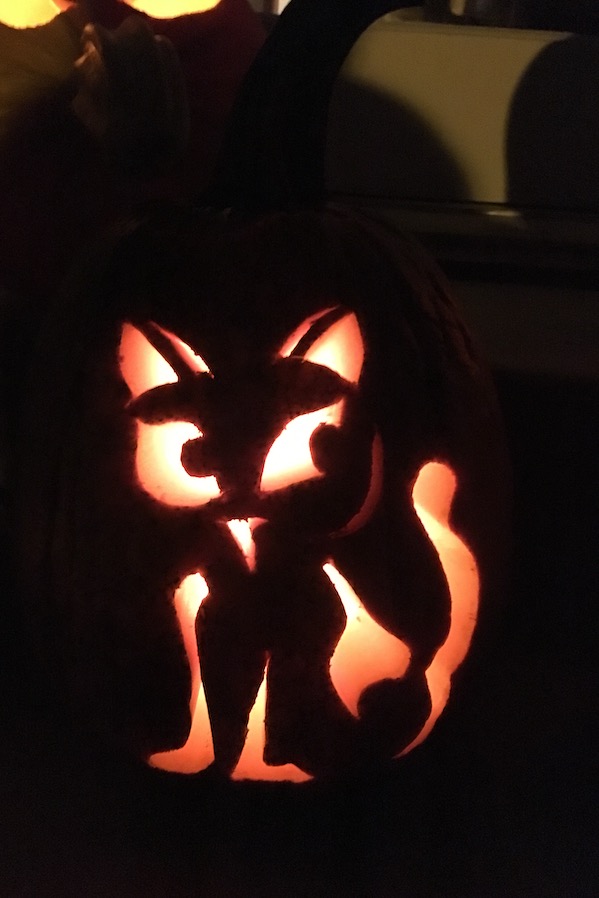 cat design carved pumpkin