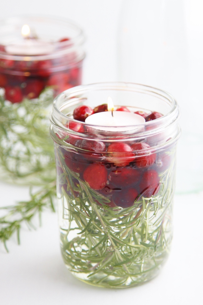 Floating tea lights with cranberries and rosemary | 25+ more mason jar gift ideas