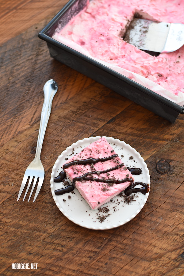 pink peppermint dessert bars | NoBiggie.net