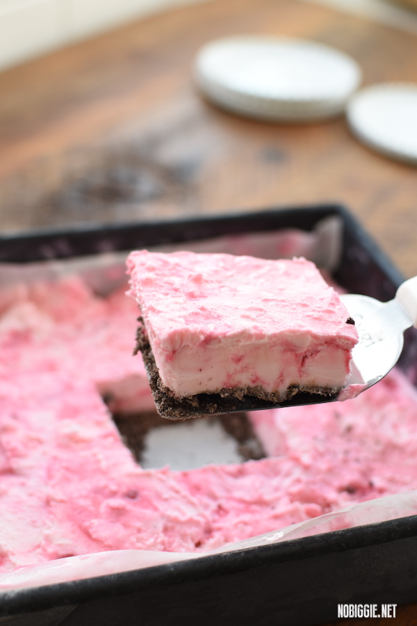 pink peppermint ice cream dessert bars | NoBiggie.net