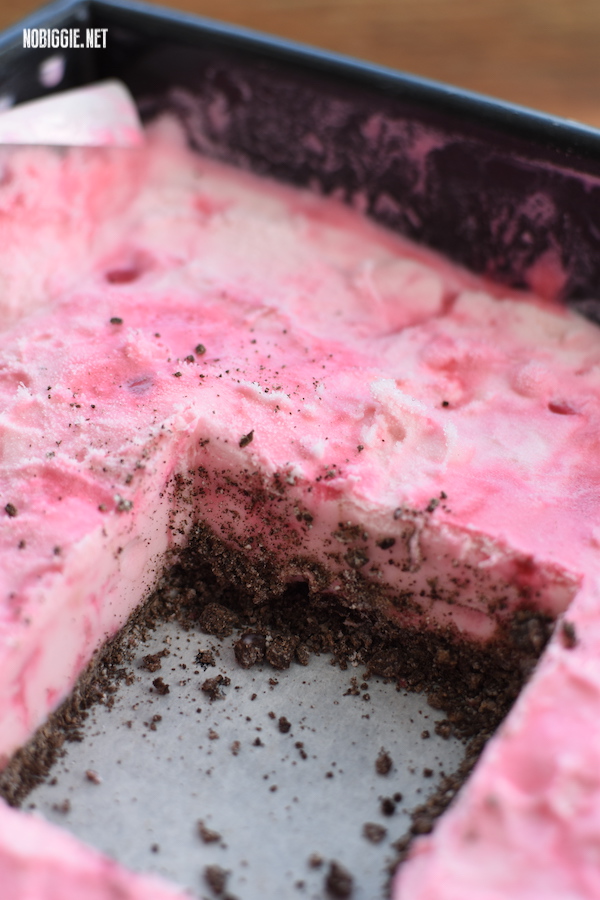 pink peppermint ice cream dessert | NoBiggie.net