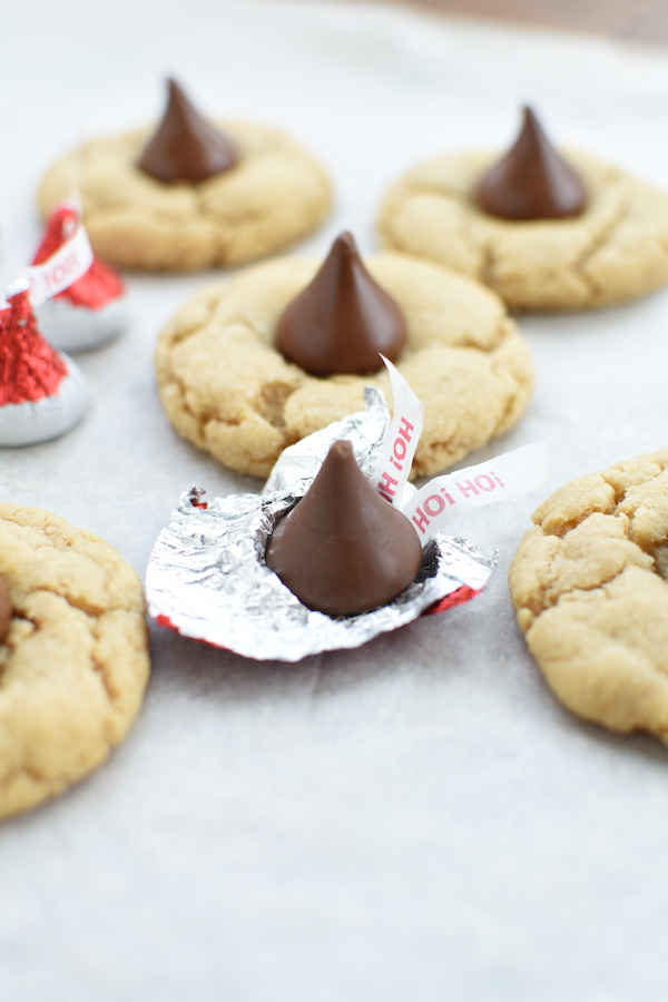 peanut butter cookies with Hershey kisses | NoBiggie.net