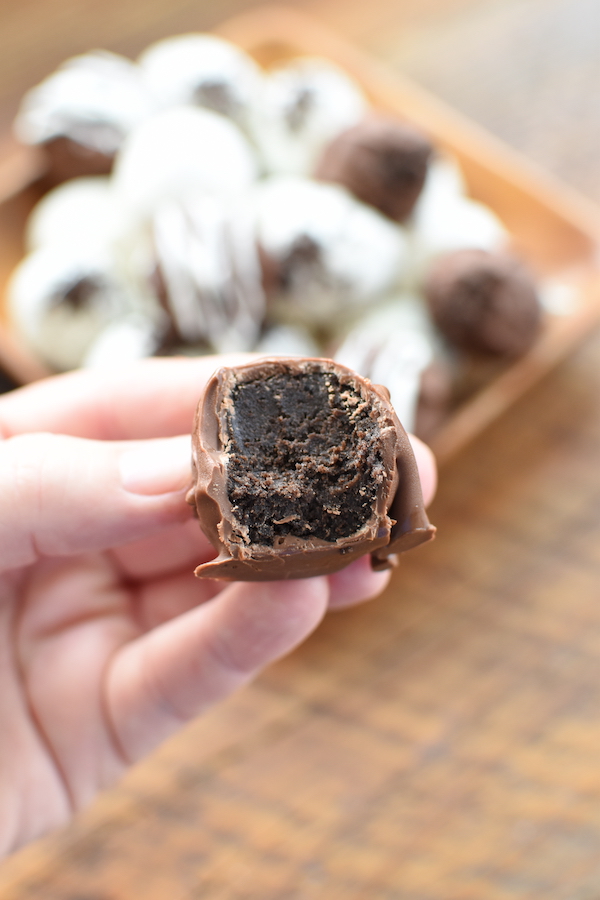 Oreo truffles in milk chocolate | NoBiggie.net