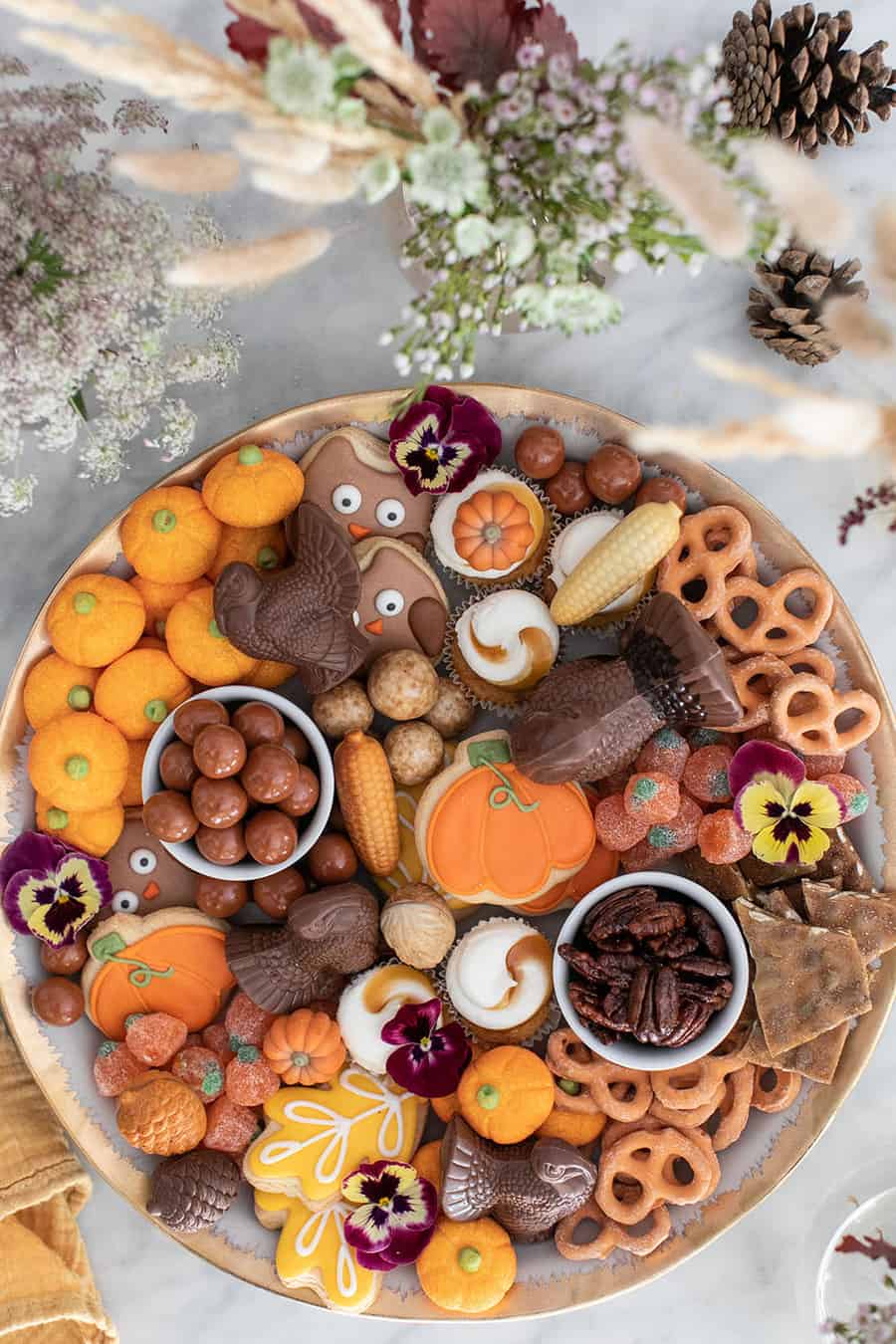 Easy Thanksgiving Dessert Board } Thanksgiving Charcuterie Boards