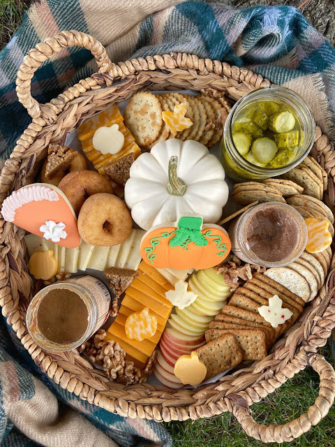 Thanksgiving board basket | Thanksgiving Charcuterie Boards